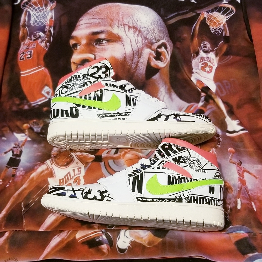 Jordan 1s Mids 'All Over Logo'